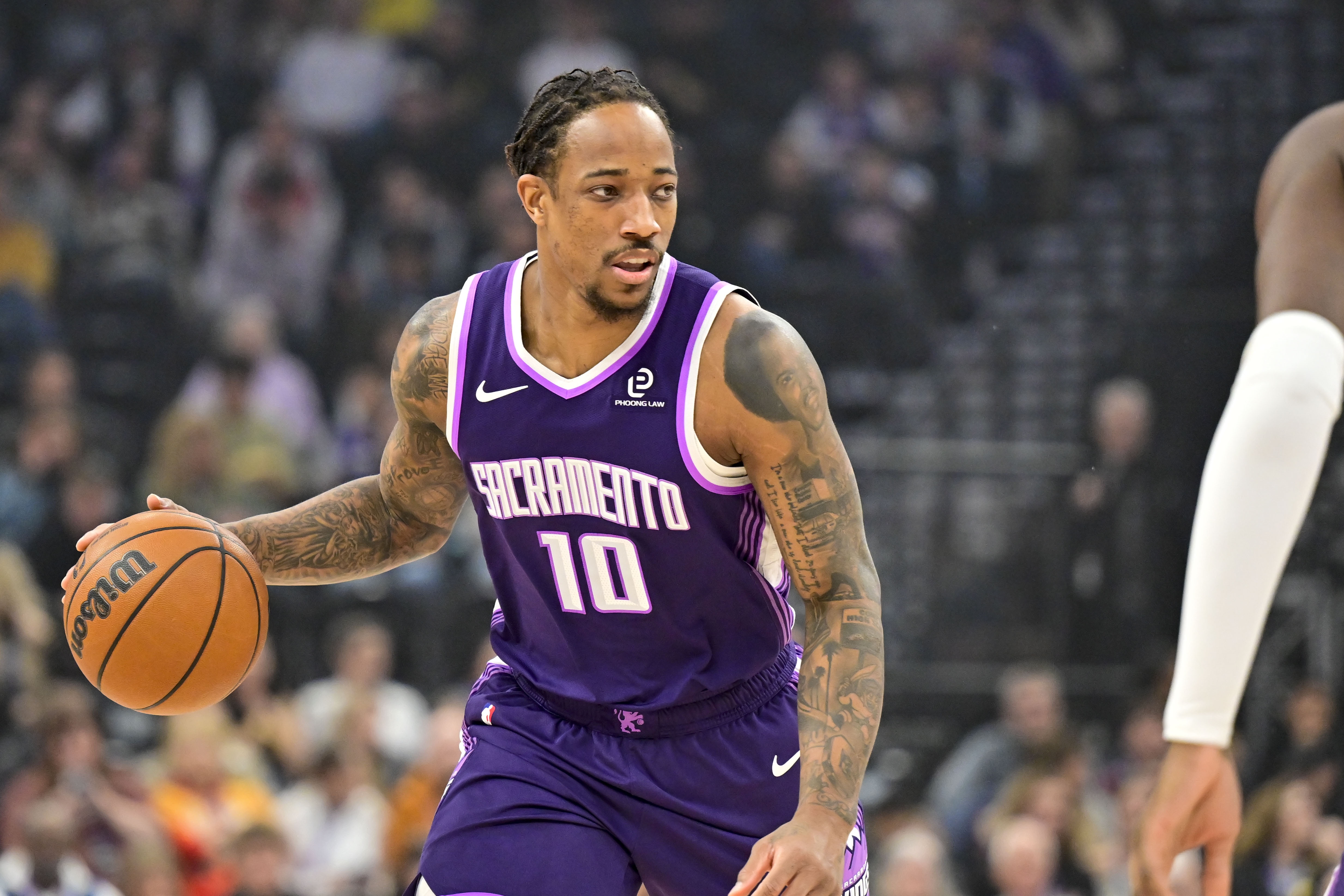 趣体育APP-得分能力&amp;持续性缺一不可！总得分前20全员出场数超1k 老詹超1.6k