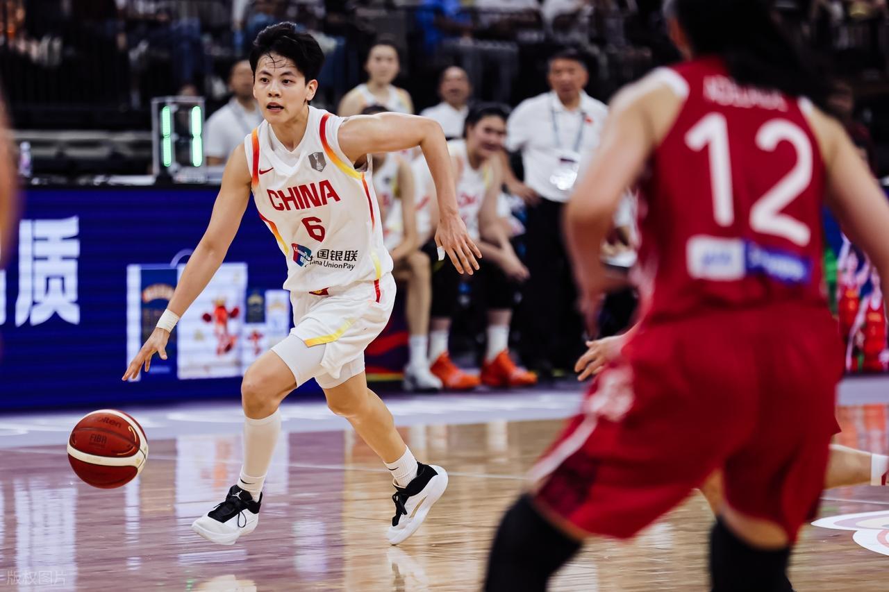 趣体育-杨舒予资历尚浅难担大任，中国女篮队长或换人，球迷纷纷推荐一人